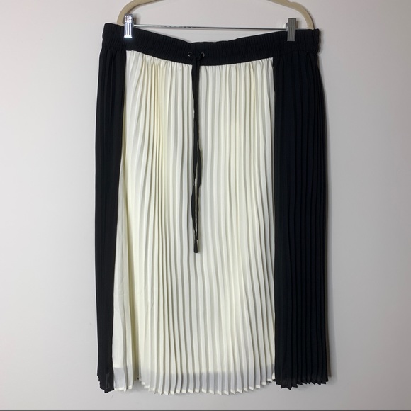 NWT PopSugar Black & Cream Pleated Midi Skirt 1X - Picture 2 of 8